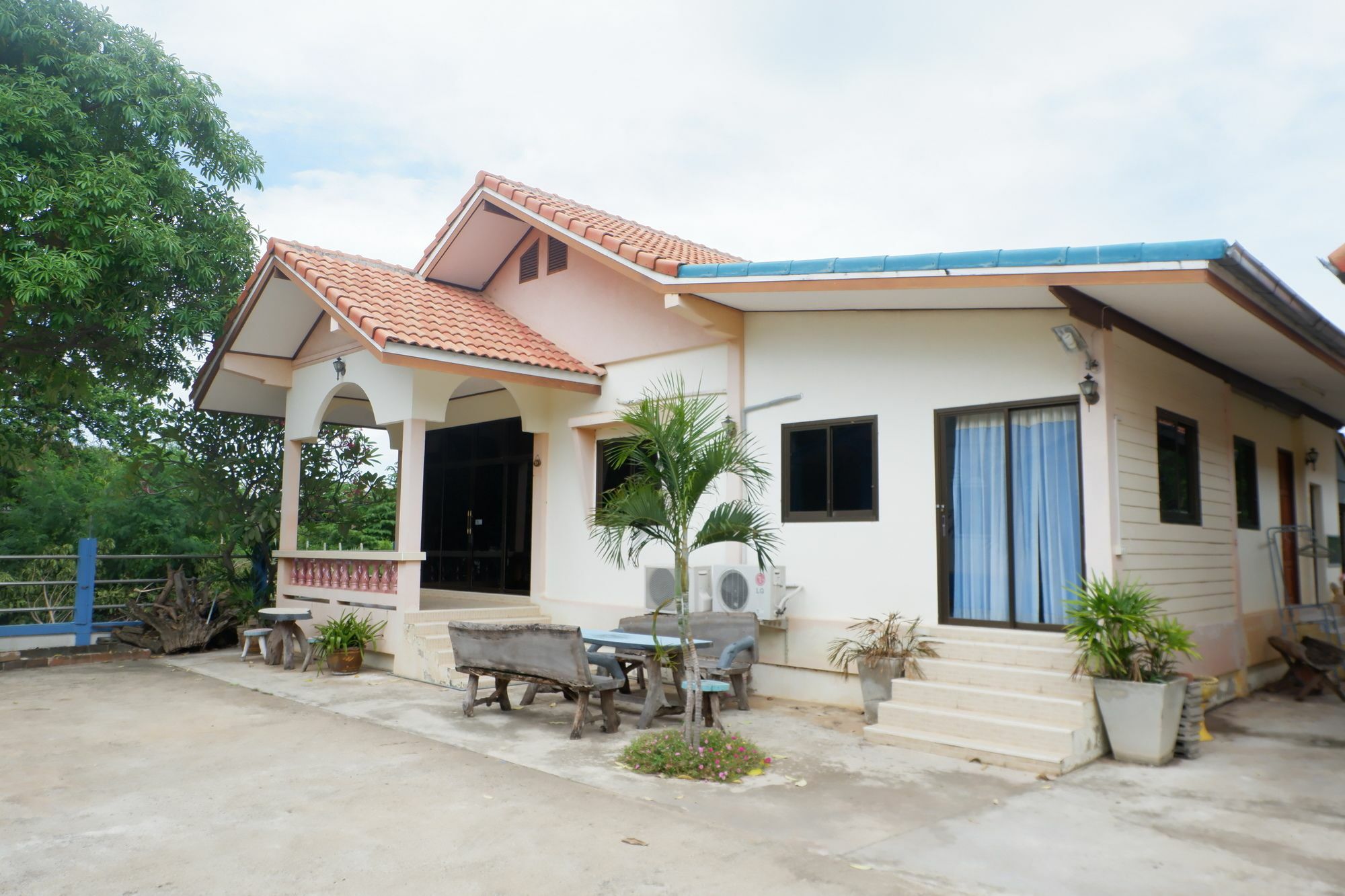 Seaside Hua Hin Hotel Khao Tao Exterior photo