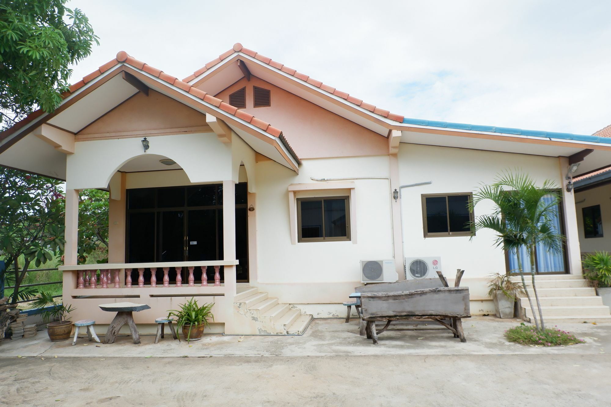 Seaside Hua Hin Hotel Khao Tao Exterior photo